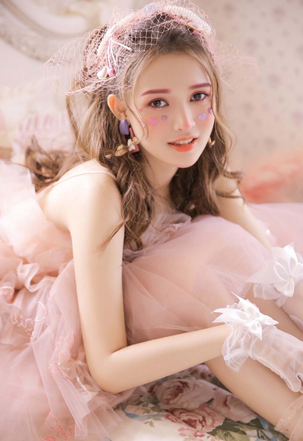 沟沟美女粉嫩娇躯慵懒姿势唯美写真