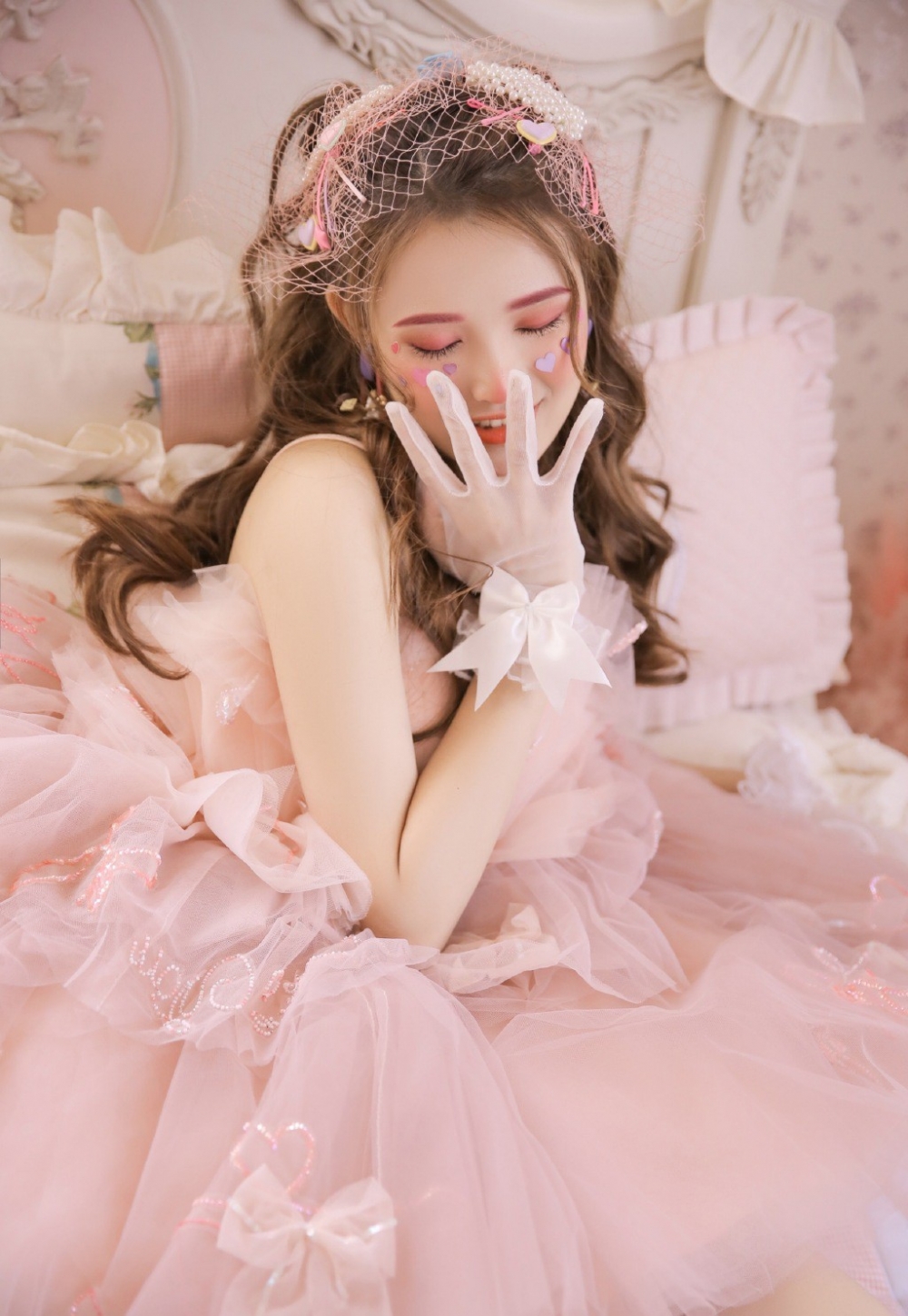 沟沟美女粉嫩娇躯慵懒姿势唯美写真