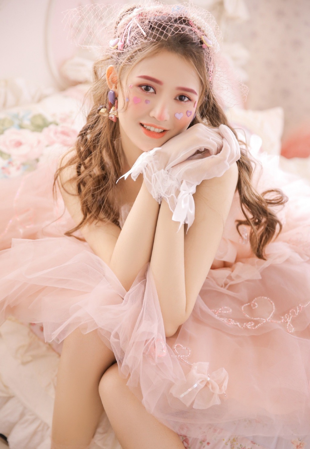 沟沟美女粉嫩娇躯慵懒姿势唯美写真