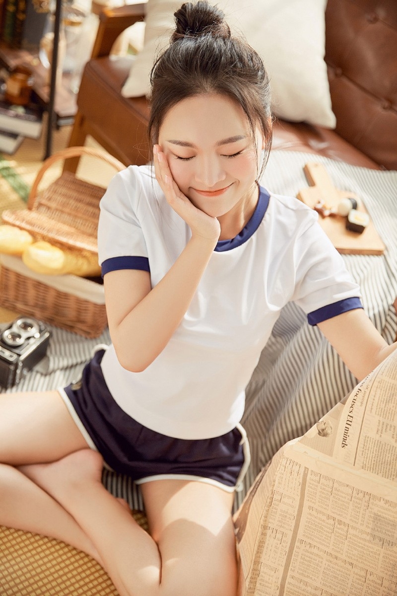 元气美少女体操服丸子头露齿甜笑虎白女粉嫩在线看