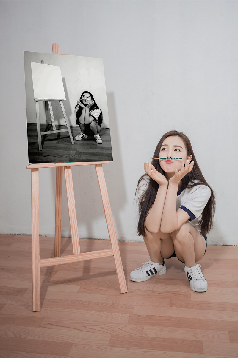 穿运动短裤的美腿女孩