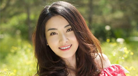 贺丹丹百变造型写真 气质儒雅迷人