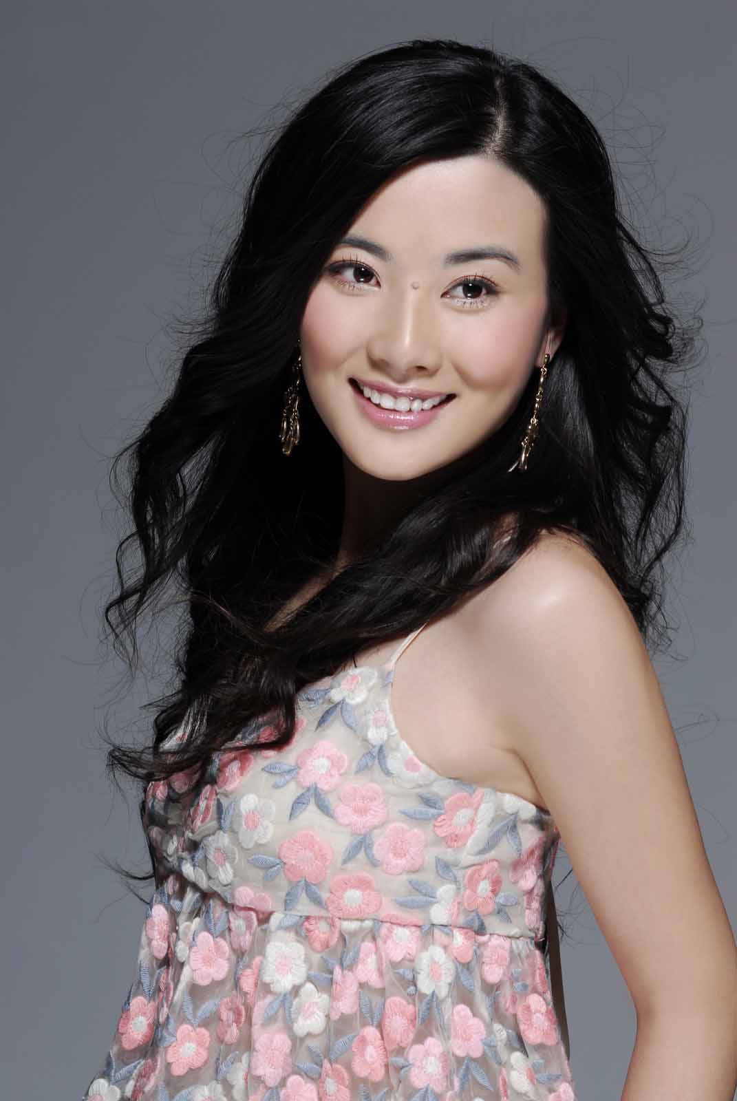 贺丹丹百变造型写真 气质儒雅迷人