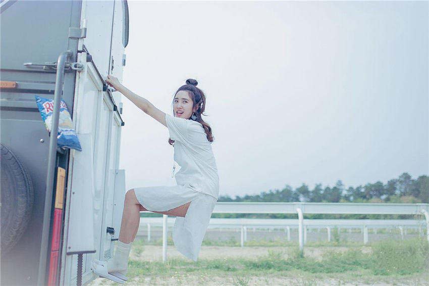 夏天王紫璇小清新写真 九头身美女文艺十足