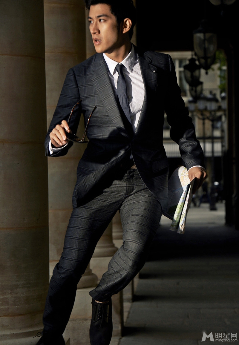 李治廷时尚写真 巴黎街头尽显魅力