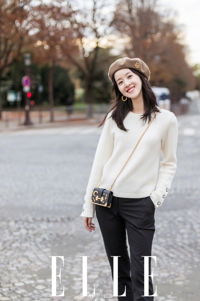 “奶茶妹妹”章泽天街拍美照