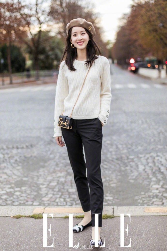 “奶茶妹妹”章泽天街拍美照