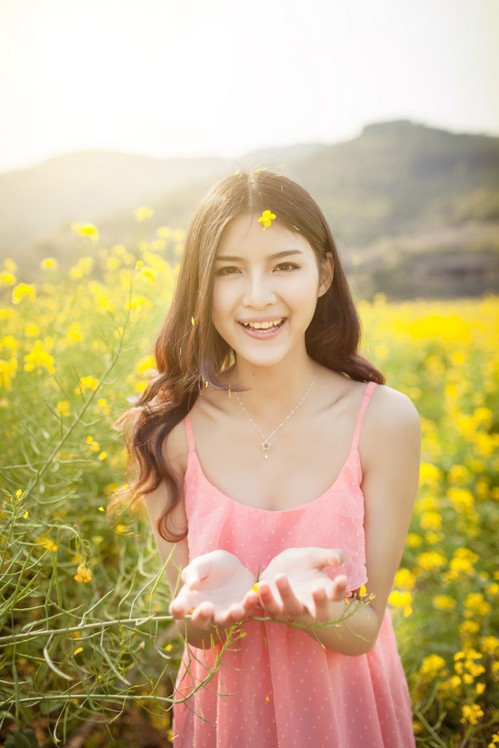 极品车模黑丝高跟美女大开中路性感激情图片