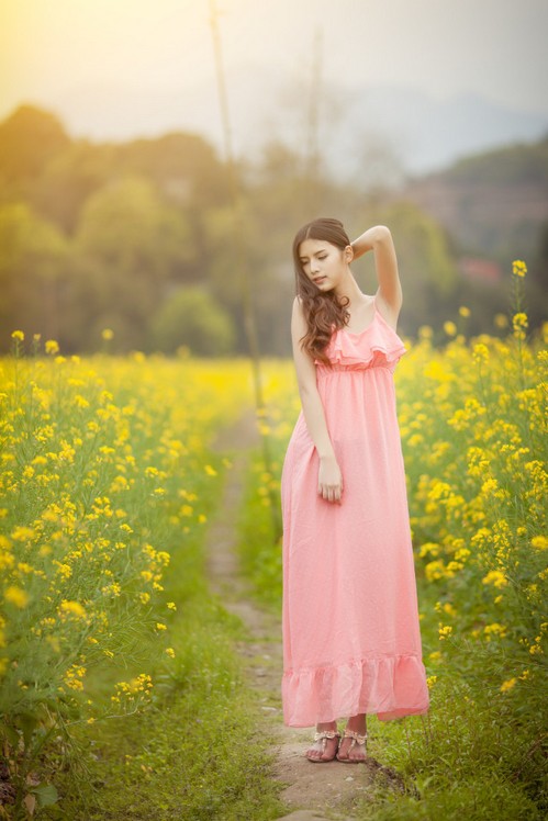 极品车模黑丝高跟美女大开中路性感激情图片