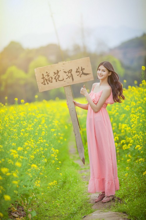 极品车模黑丝高跟美女大开中路性感激情图片