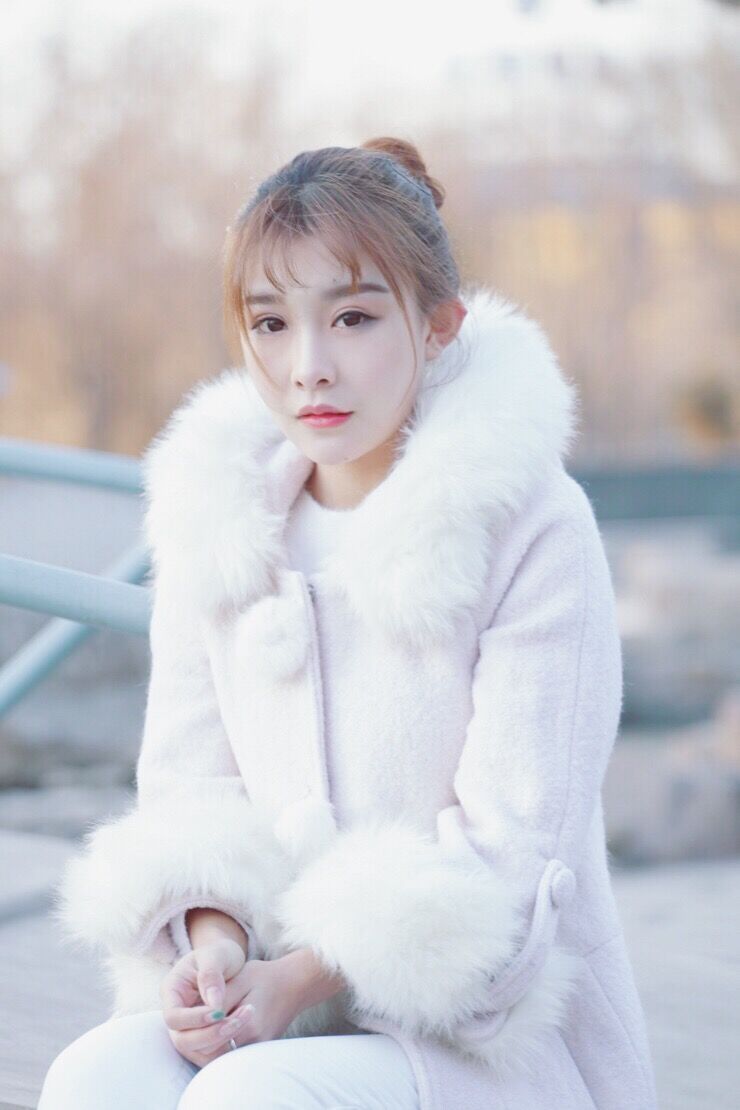 极品车模黑丝高跟美女大开中路性感激情图片