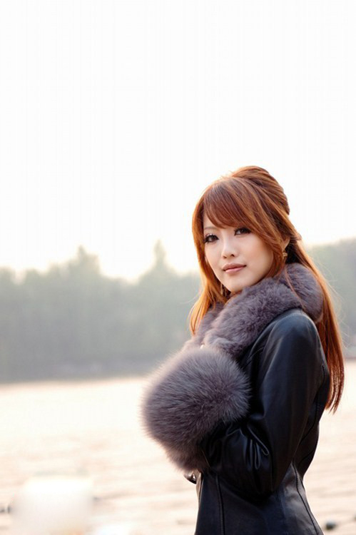 美女夏日清新写真 黑白对比色显青春活力