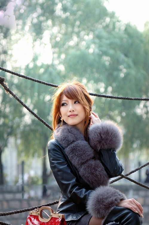 美女夏日清新写真 黑白对比色显青春活力